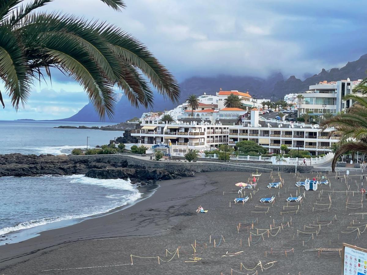 Neptuno Ocean Front * Puerto de Santiago (Tenerife)